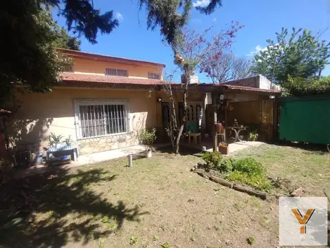 Casa en venta - 2 Dormitorios 2 Baños - City Bell