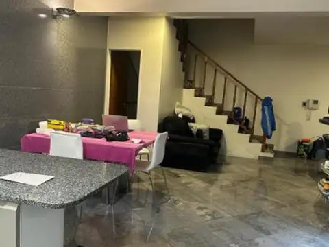 Depto Tipo Casa en Venta de 4 ambientes