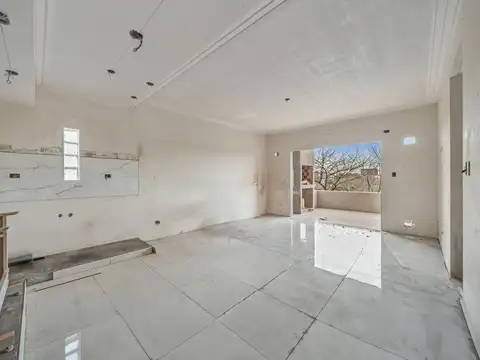 Av.  Emilio Castro  al 6100