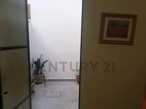 Juan Domingo Perón 1300, Piso 0