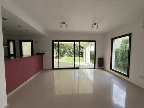 Casa 3 ambientes con 2 baños