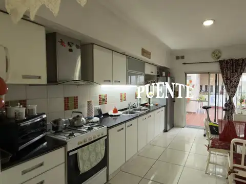 Casa 4 ambientes con 2 baños