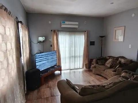 Casa 6 ambientes con 1 baño