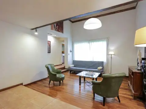 Casa 6 ambientes con 5 baños