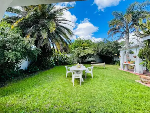 Casa en Venta con 2 cocheras