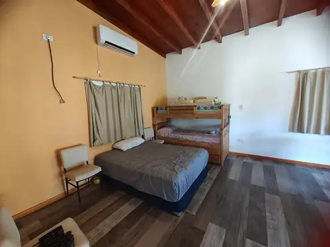 Casa 2 ambientes con 2 baños