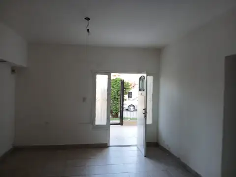 Casa con dos dormitorios, en alquiler.