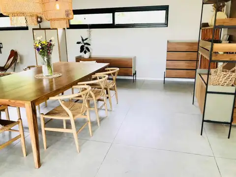 Casa 6 ambientes con 4 baños