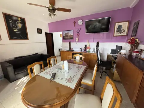 Casa en lote propio de 4 ambientes con garage, patio y quincho con parrilla
