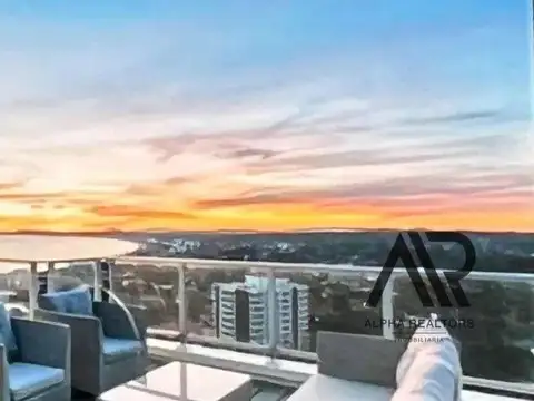 Apartamento en venta de 4 dormitorios c/ cochera en Playa Mansa