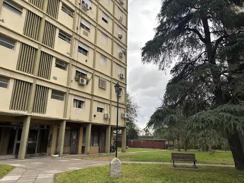 J.J. Paso 2917 esq. 1º de Mayo