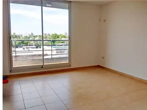 Monoambiente en alquiler al frente con balcón