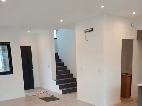 Casa 4 ambientes con 3 baños