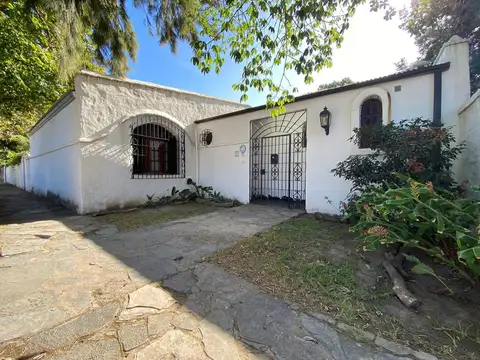 CASA QUINTA CON EXCELENTE JARDIN! 3300mts lote, ARBOLES!