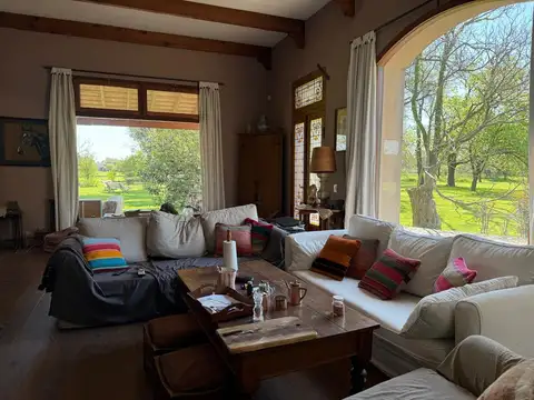 Casa en Alquiler con 6 cocheras