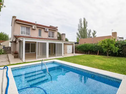 Casa con Pileta en La Candela