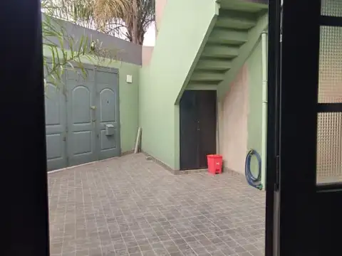 Depto Tipo Casa en Venta 8 años