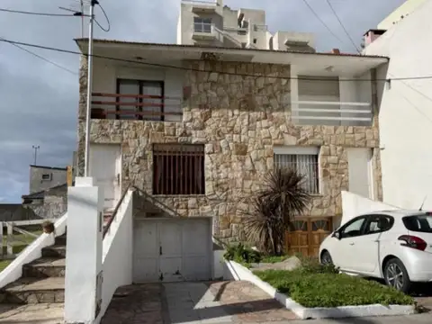 Fray Mamerto Esquiú e/ Avenida José Manuel Estrada y Julián Aguirre