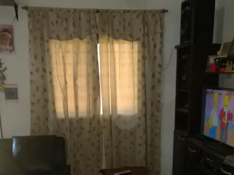 Casa 6 ambientes con 2 baños