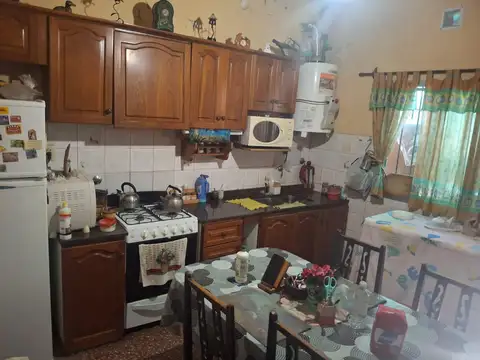 Casa 6 ambientes con 4 baños