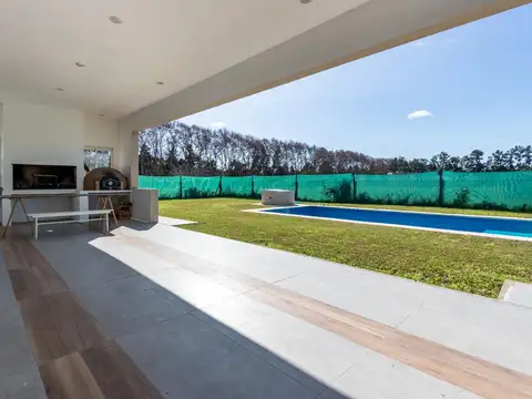 Casa en Venta con 2 cocheras