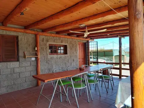 Casa 3 ambientes con 2 baños