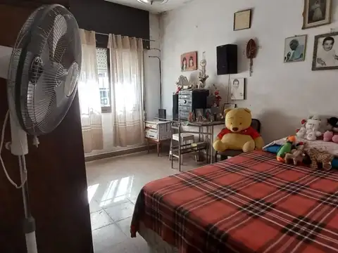 Casa 9 ambientes con 1 baño