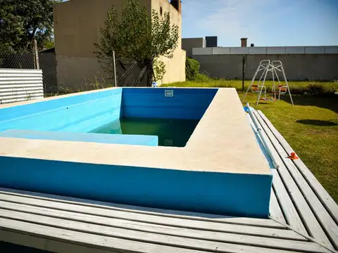 Casa en Alquiler con 1 cochera