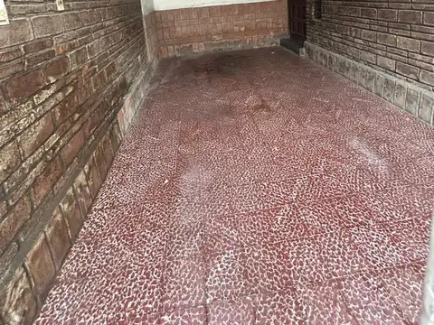 Casa 6 ambientes con 1 baño