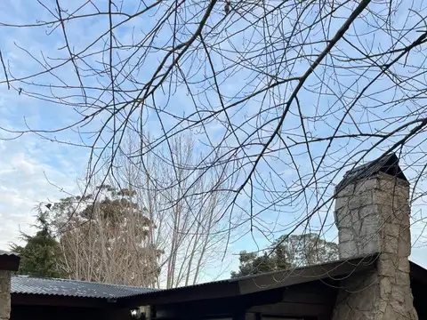 IMPECABLE CASA DE ESTILO EN ACANTILADOS CON PARQUE Y PILETA.