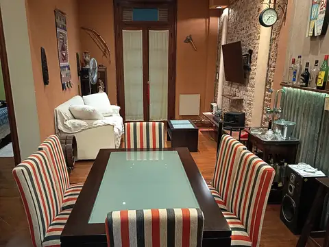 excelente depto 3 amb,65mts2,frente,balcon,,Monserrat con patio, 1er piso,exc.estado a nuevo, a/acond. joya.