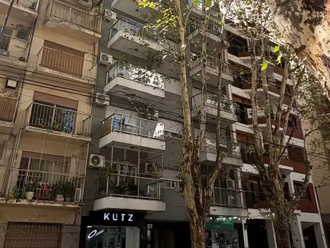PISO DE 2 AMBIENTES CON GRAN BALCON TERRAZA  EXCELENTE UBICACION! SIN ABL!