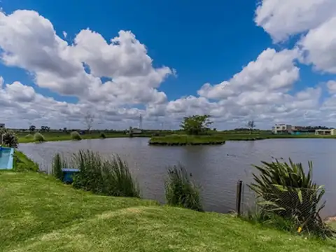 Venta Lote a la laguna En Barrio Privado Laguna Azul