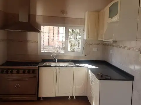 CASA EN ALQUILER RINCON DE LOS SAUCES VIVIENDA  O OFICINA