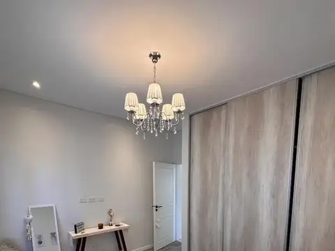 Casa en Venta con 4 cocheras