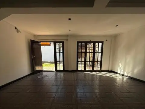 Casa en Alquiler con 1 cochera