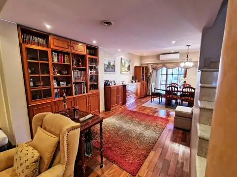 Casa 12 ambientes con 5 baños
