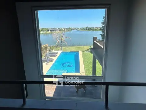 Casa en Alquiler con 6 cocheras