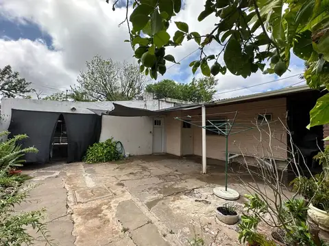 VENTA CASA AMPLIO TERRENO ZONA OESTE