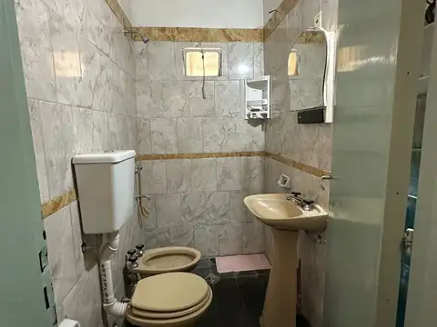 Casa 6 ambientes con 2 baños