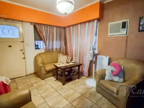 Casa 9 ambientes con 3 baños