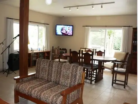 Casa 6 ambientes con 3 baños