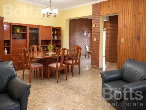Casa 6 ambientes con 3 baños