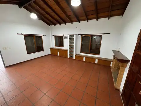 Casa en Alquiler con 1 cochera