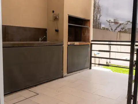 Casa en Alquiler en Barrio Grand Bourg, $ 1.500.000