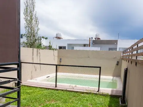 Casa 8 ambientes con 3 baños