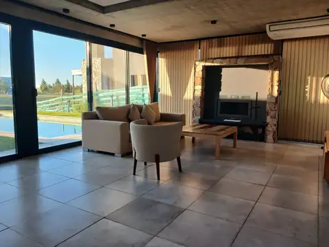 Casa en Alquiler Temporal en El Naudir, USD 4.400