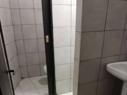 EXCELENTE LOCAL, APTO TODO RUBRO,