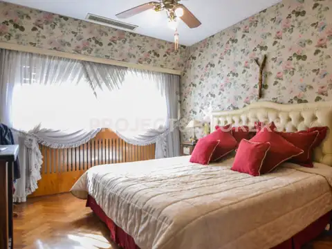 Casa en Venta con 5 cocheras