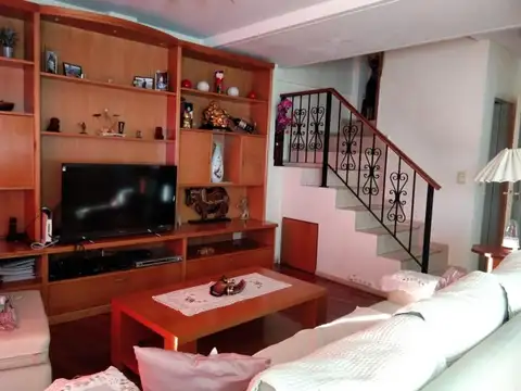 Depto. Triplex Mitre 4502 y Santa Fe Ezpeleta Este